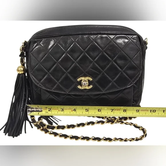 CHANEL Black Lambskin Camera Bag Vintage - Picture 14 of 16